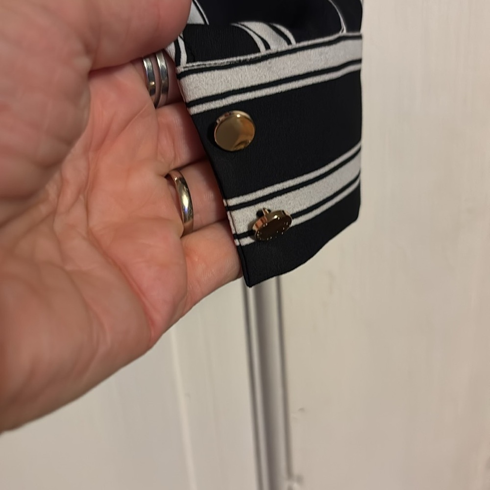 White House Black Market blouse - Picture 3 of 7